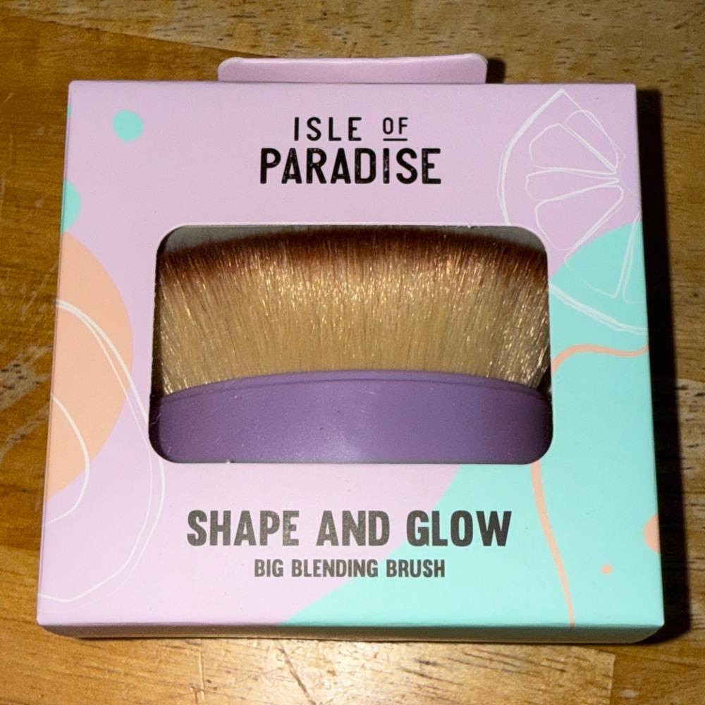 Isle of Paradise Shape and Glow Big Blending Brush BNIB